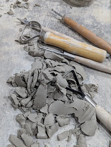 Outils de céramiste pour modeler la terre
