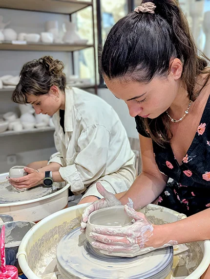 Cours de tournage à l'atelier l'Élément Terre