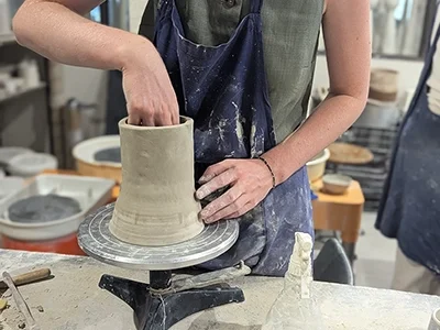 Envie de te lancer ? Participe à un atelier découverte les samedis matin atelier découverte à l'Élement Terre le samedi matin de 10h30 à 12h00