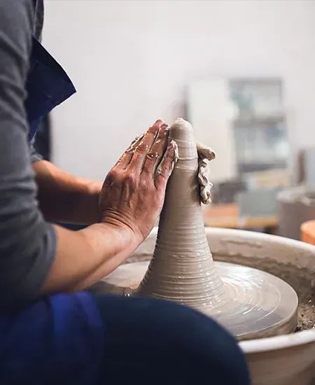 Cours de modelage et céramique chez l'Élément Terre